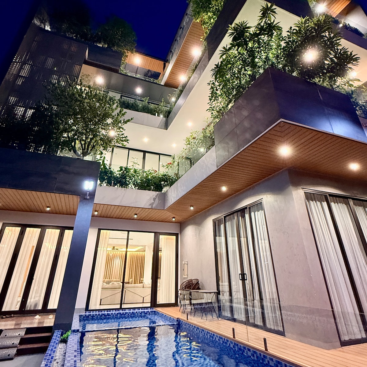 Spacious Studio on Stunning Villa with pool.